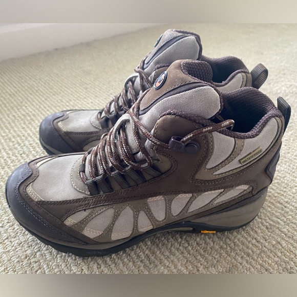 Women’s Merrell Hiking Boots - Picture 3 of 7